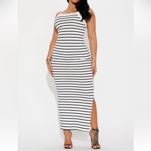🎬NWOT Striped Ribbed Maxi Dress Sz L🎬 - Picture 2 of 3